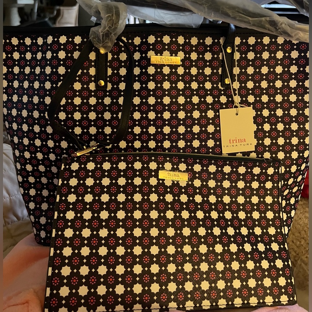 Trina Turk Black/navy and White Geometric Tote Set